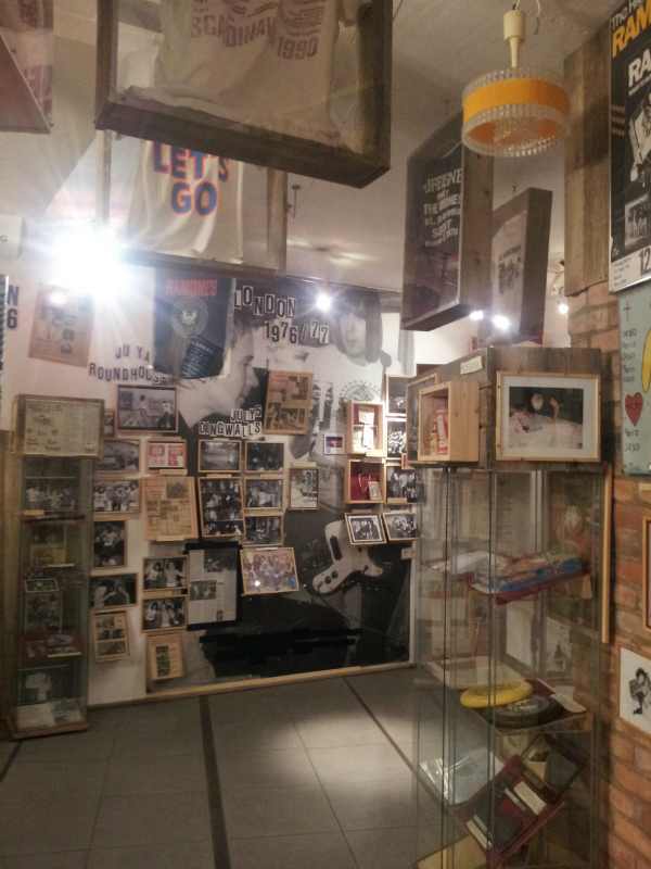 Ramones Museum Berlin, Vitrine