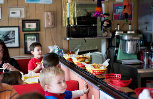 A Hamburger At The Choo Choo In Des Plaines Chicago Restaurants Groupon