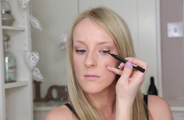 Flawless Makeup in 10 Easy Steps - Eyeliner