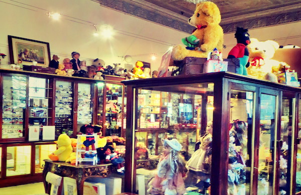 Powerscourt-Townhouse-Centre-The-Doll-Store-Hospital-and-Museum-600x390