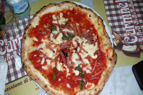 La pizzeria Carmnella di Napoli