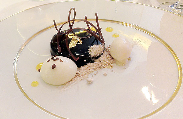 Chocolate dessert from Saphyre