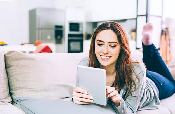 girl-in-bed-scrolling-on-tablet