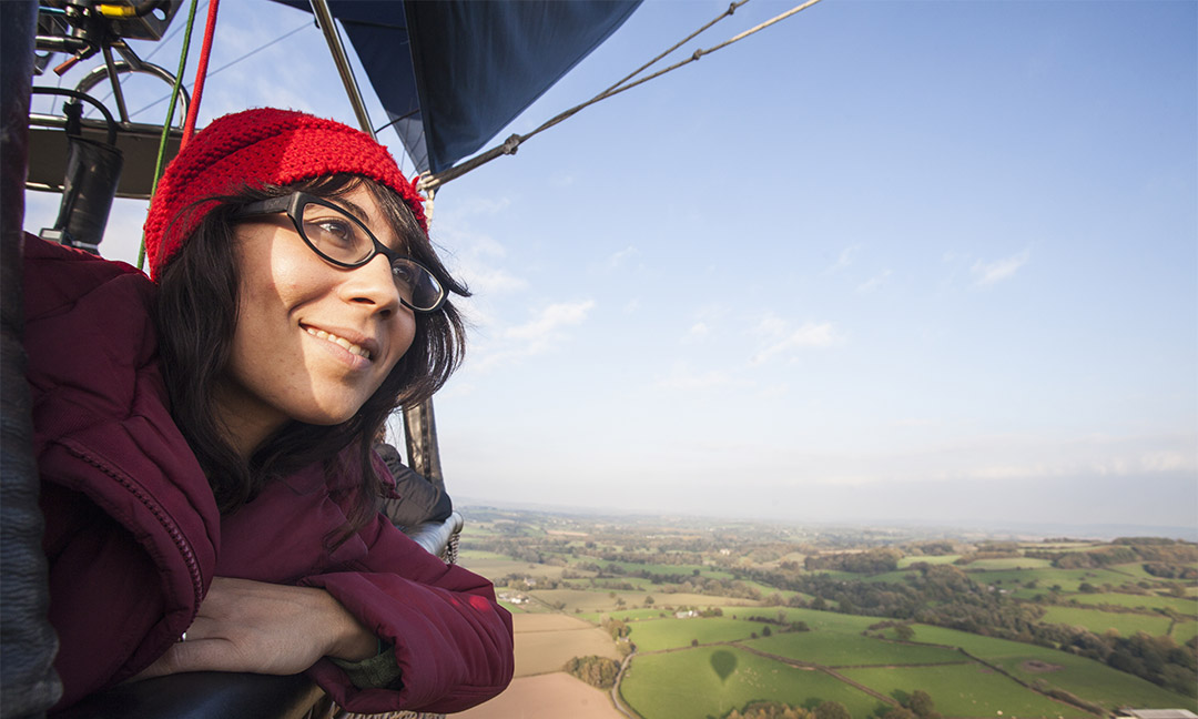 Woman-on-hot-air-balloon