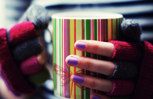Four Year-Round Ways to Rock Fingerless Gloves and Fresh Manicures