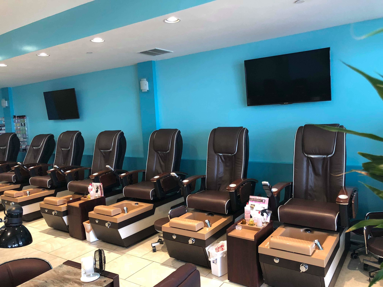 V Nails and Spa, 1456 Lee Street, Des Plaines, IL - Groupon