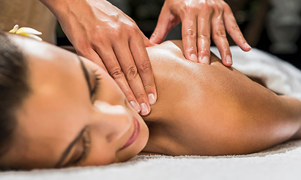 Фото происхождения массажа. Scalp massage.