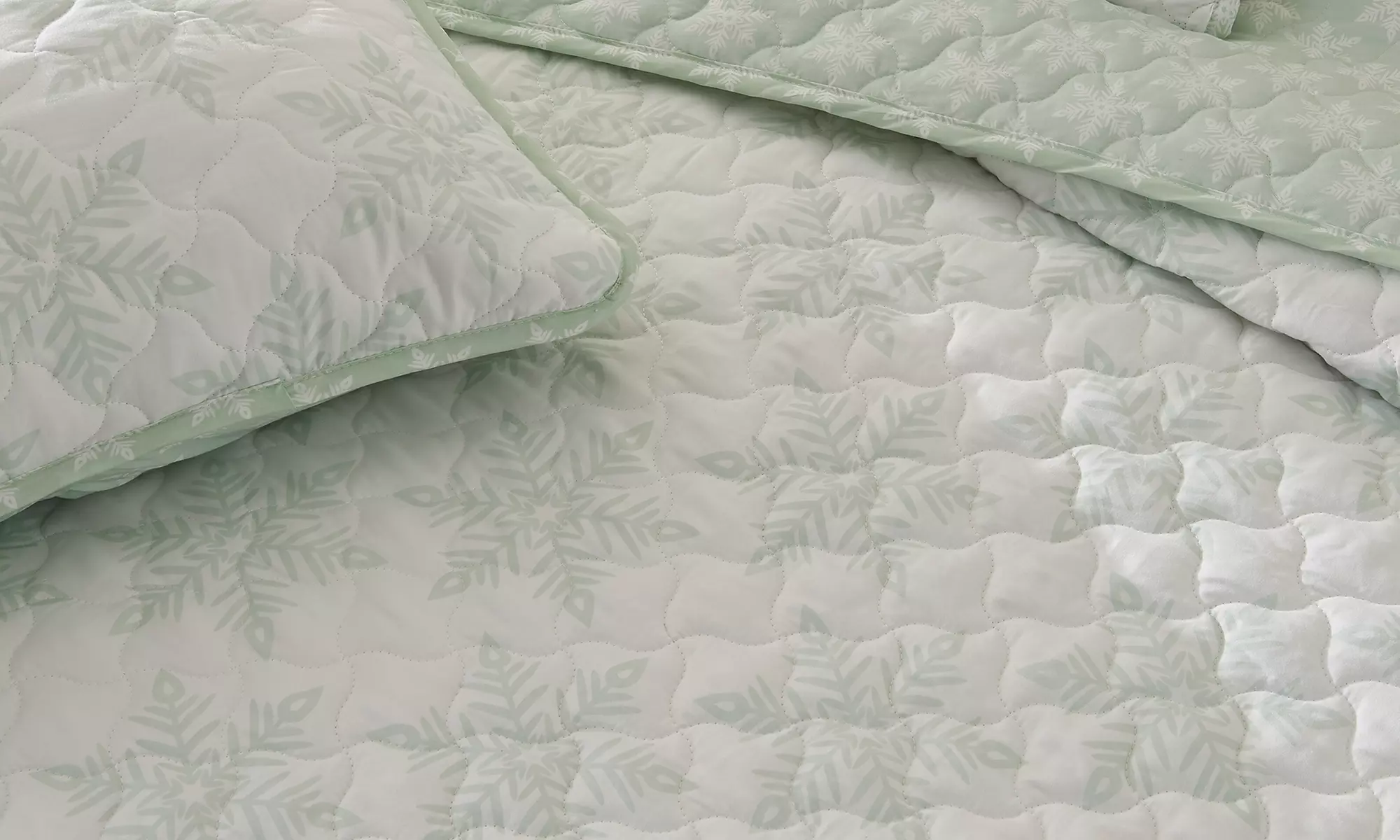 Reversible Winter Printed Quilt Set with Shams (2 or 3-Piece)