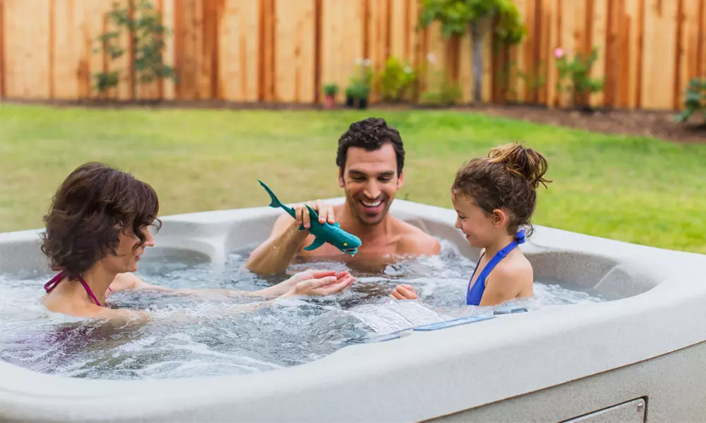 Lifesmart LS100DX 4-Person 20-Jet Plug & Play Spa - Second Medium