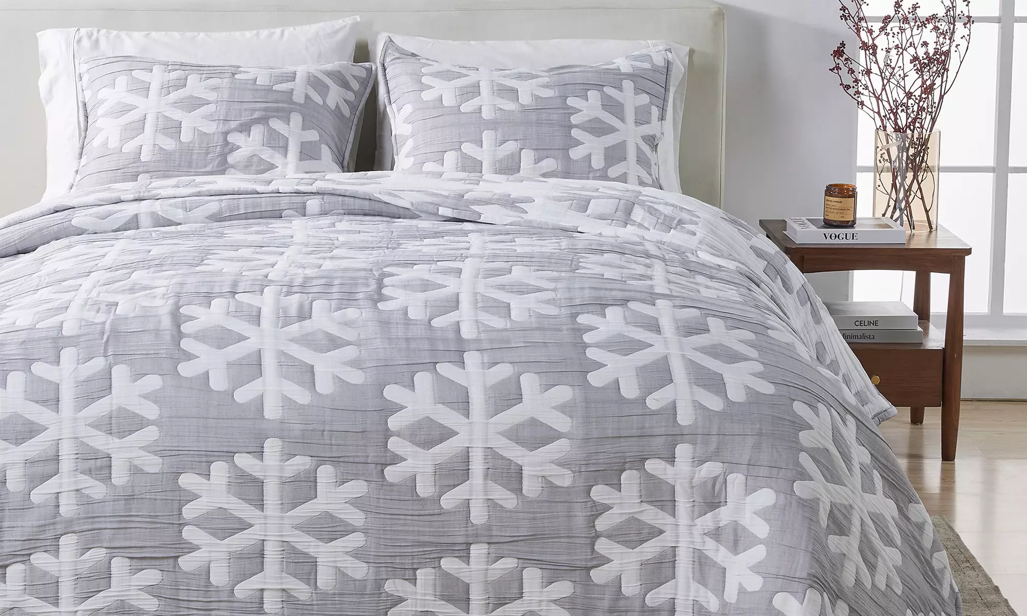 Patchwork Stitched Snowflake Quilt Set