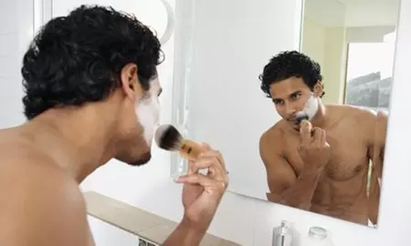 Estilo Pure Badger Hair Shaving Brush with Beech Wooden Handle - Primary Image