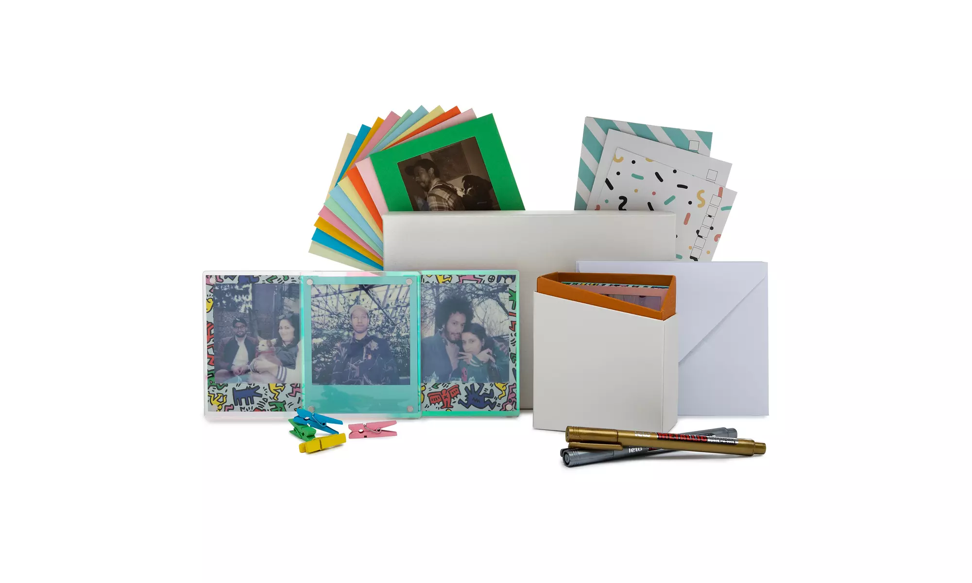 Polaroid 635 CL Supercolor Instant Film Camera with 600 Color Film Bundle - Second Medium