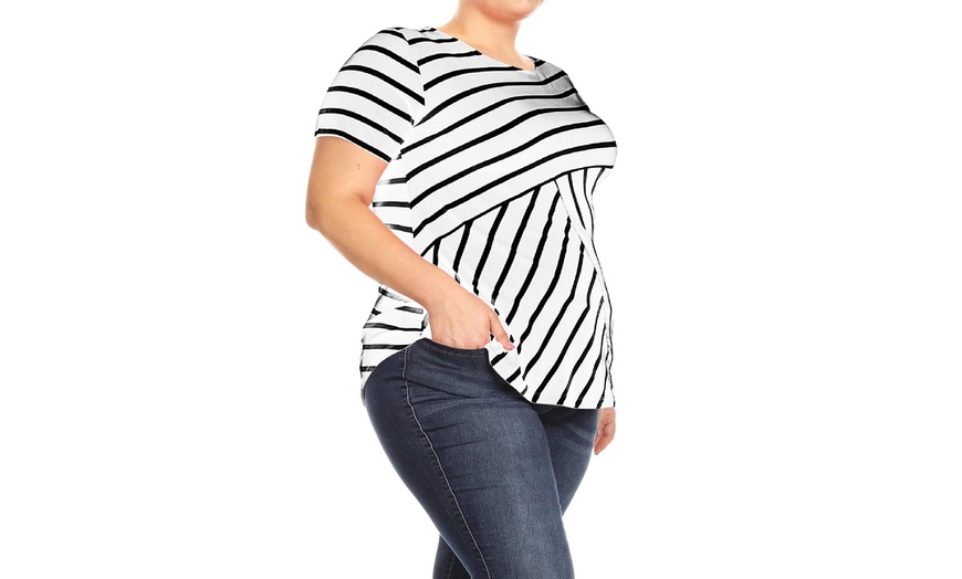 Image 2: Plus Size  Round Scoop Neck Striped Tunic Top T-Shirt Short Sleeve