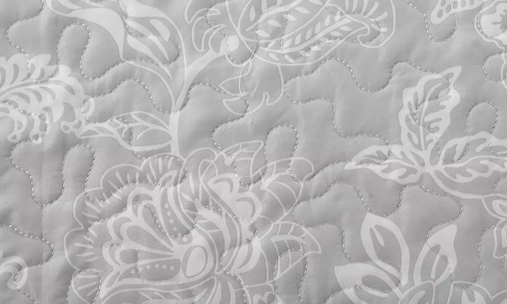 Reversible Floral Bloom Quilt Set Bedspread (2- or 3-Piece)