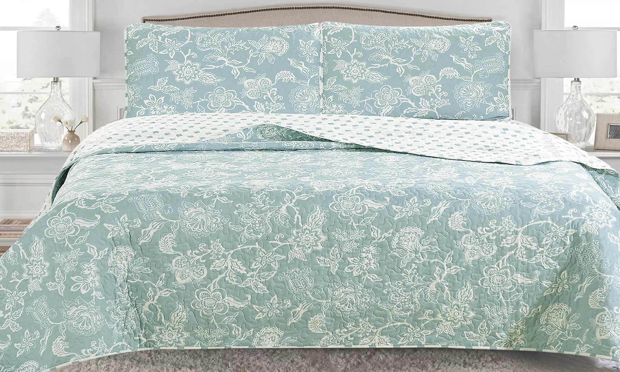 Reversible Floral Bloom Quilt Set Bedspread (2- or 3-Piece)