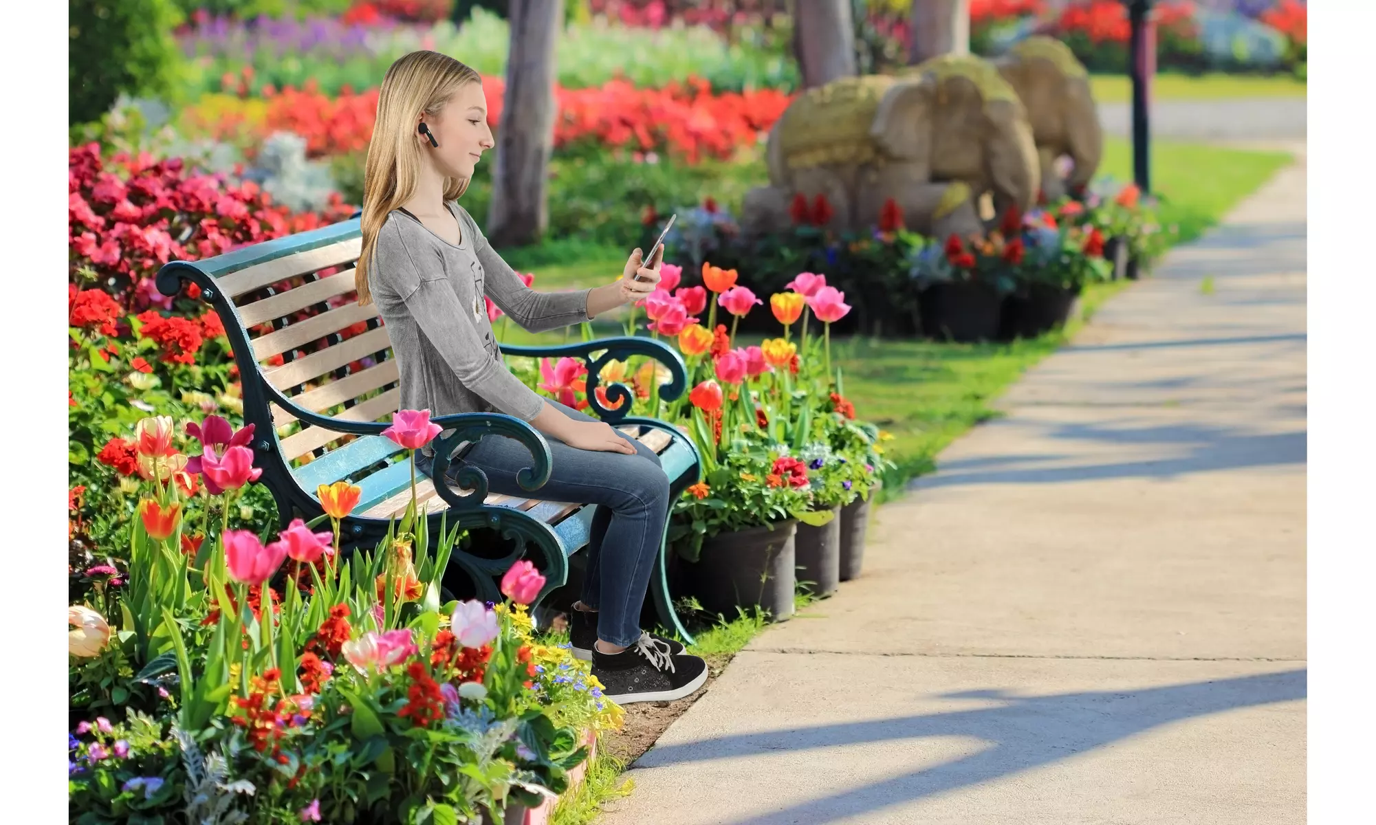 Vivitar True Wireless Bluetooth Earbuds with Charging Case - Second Medium