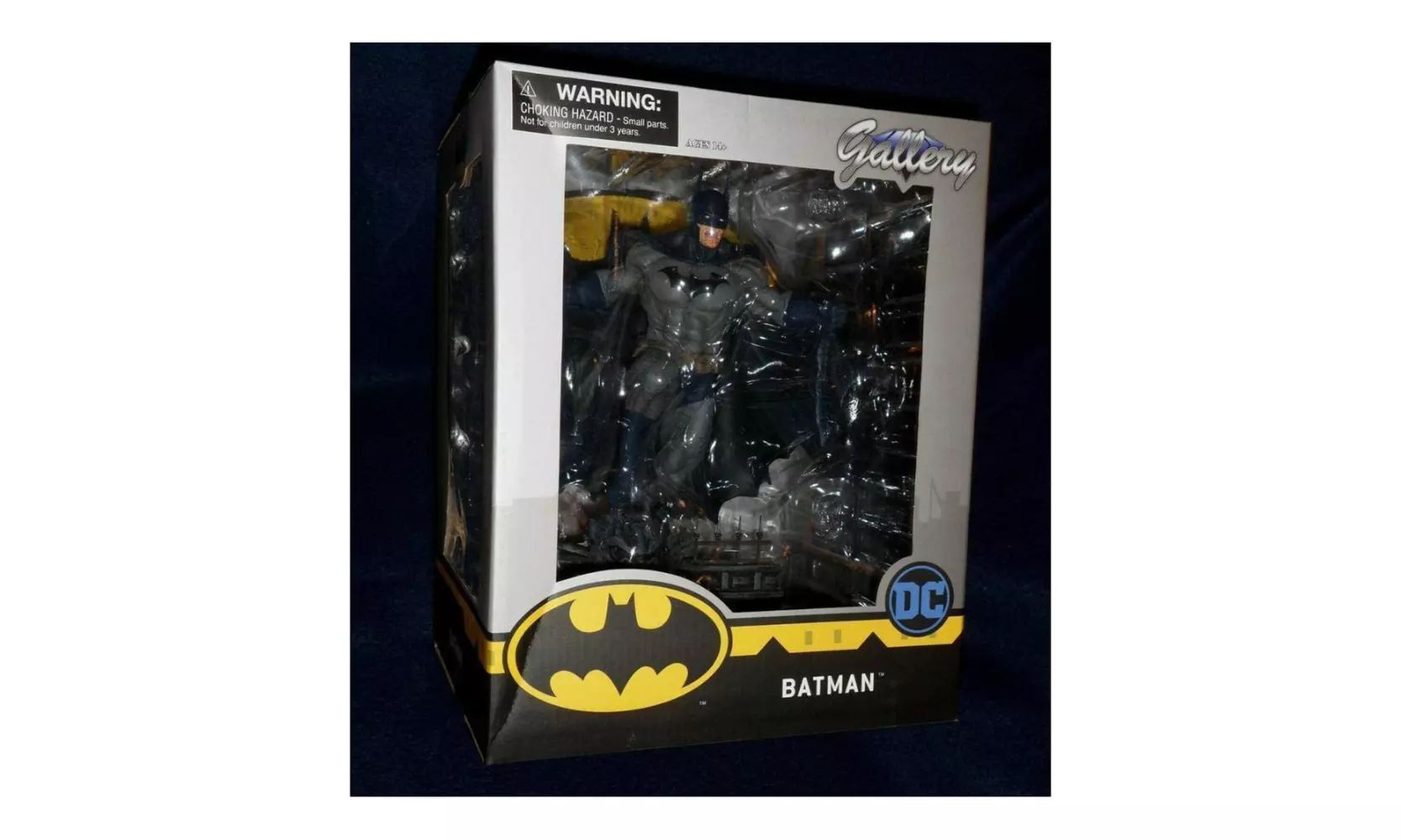 Diamond Select Toys DC Gallery: Batman PVC 10-Inch Action Figure - Second Medium