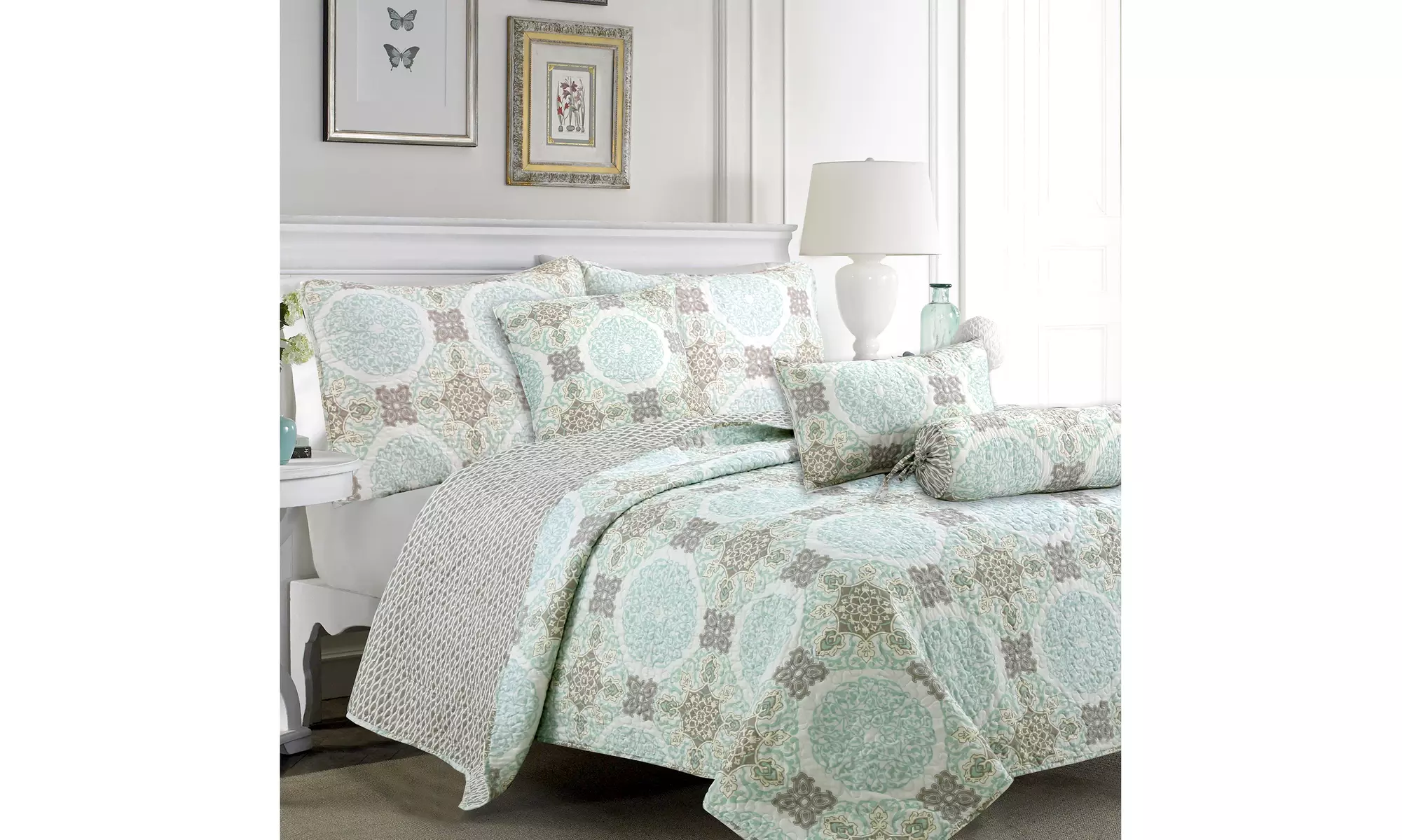 Luxury Bedding Modern Ogee Trellis Medallion 3-Piece Reversible Quilt Set - Primary Image