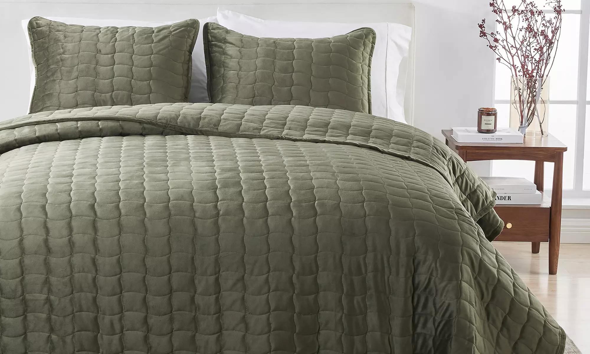 FreshFolds Luxury Velvet Stitched Quilt Set