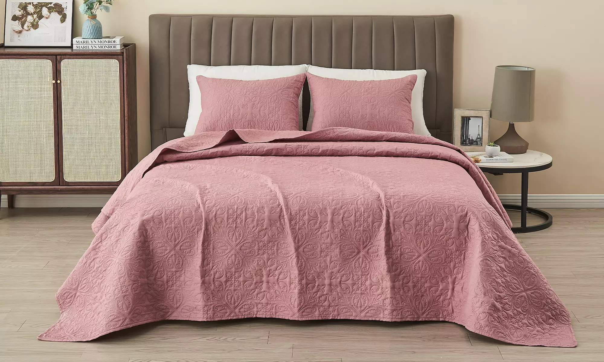 Medallion Pinsonic Oversized Quilt Set with Shams