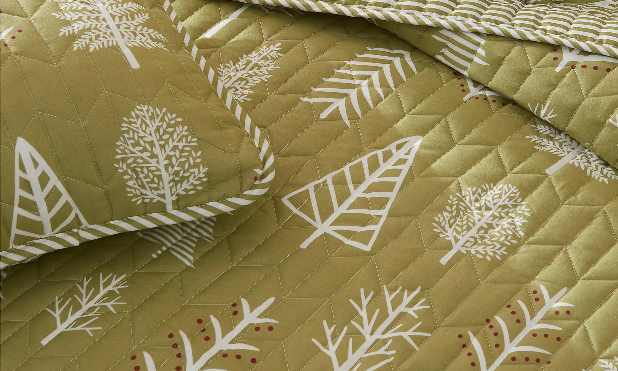 Reversible Winter Printed Quilt Set with Shams (2 or 3-Piece)