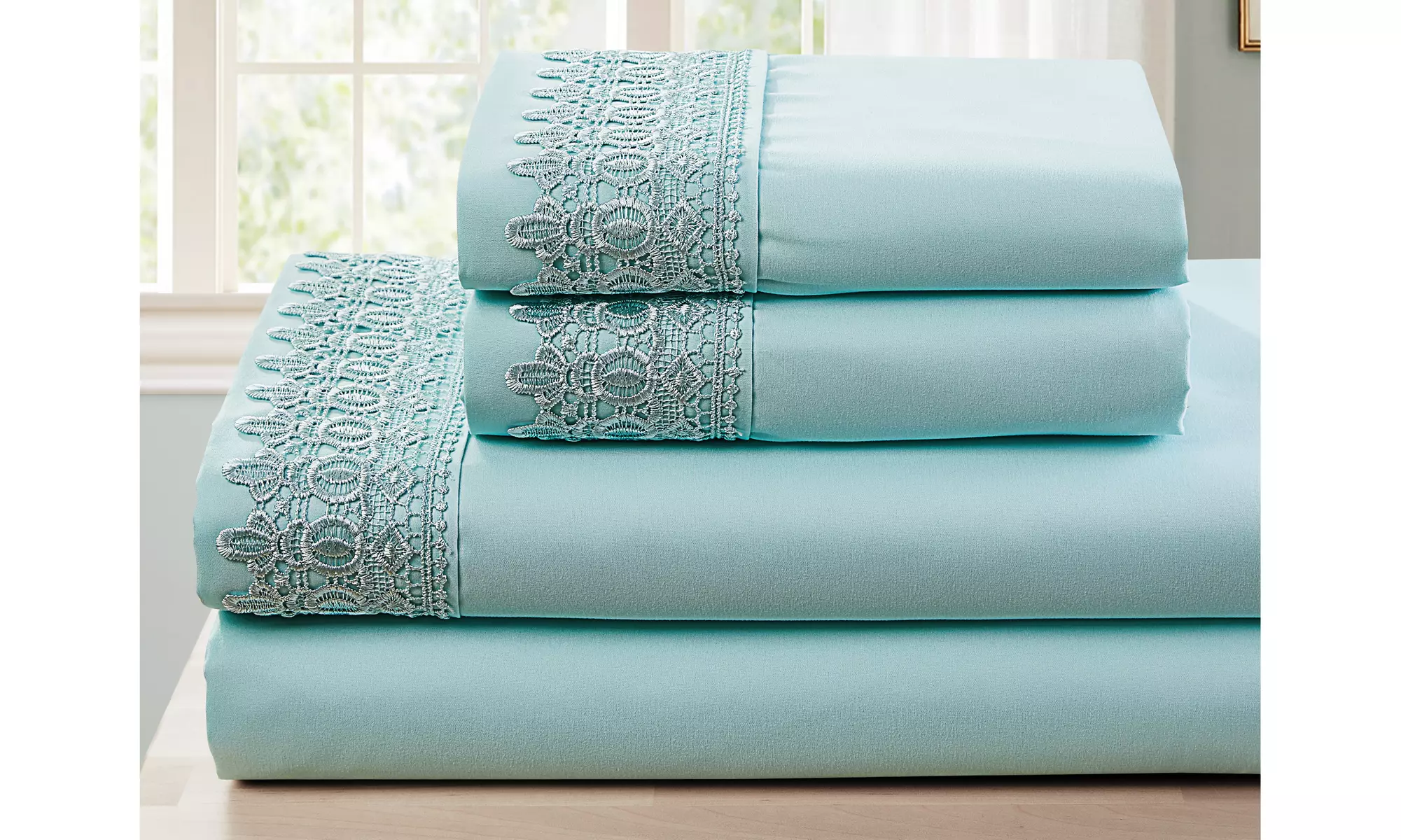 Hotel 5th Avenue 4-Piece Luxury Lace Embellished Sheet Set - Primary Image