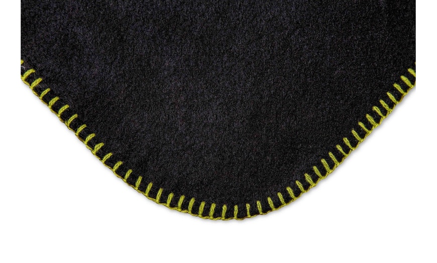 Image 6: DC Comics Batman Emblem Logo Fleece Throw Blanket
