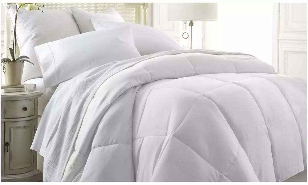 All Seasons Down Alternative Ultra Soft Solid Comforter in 6 Colors