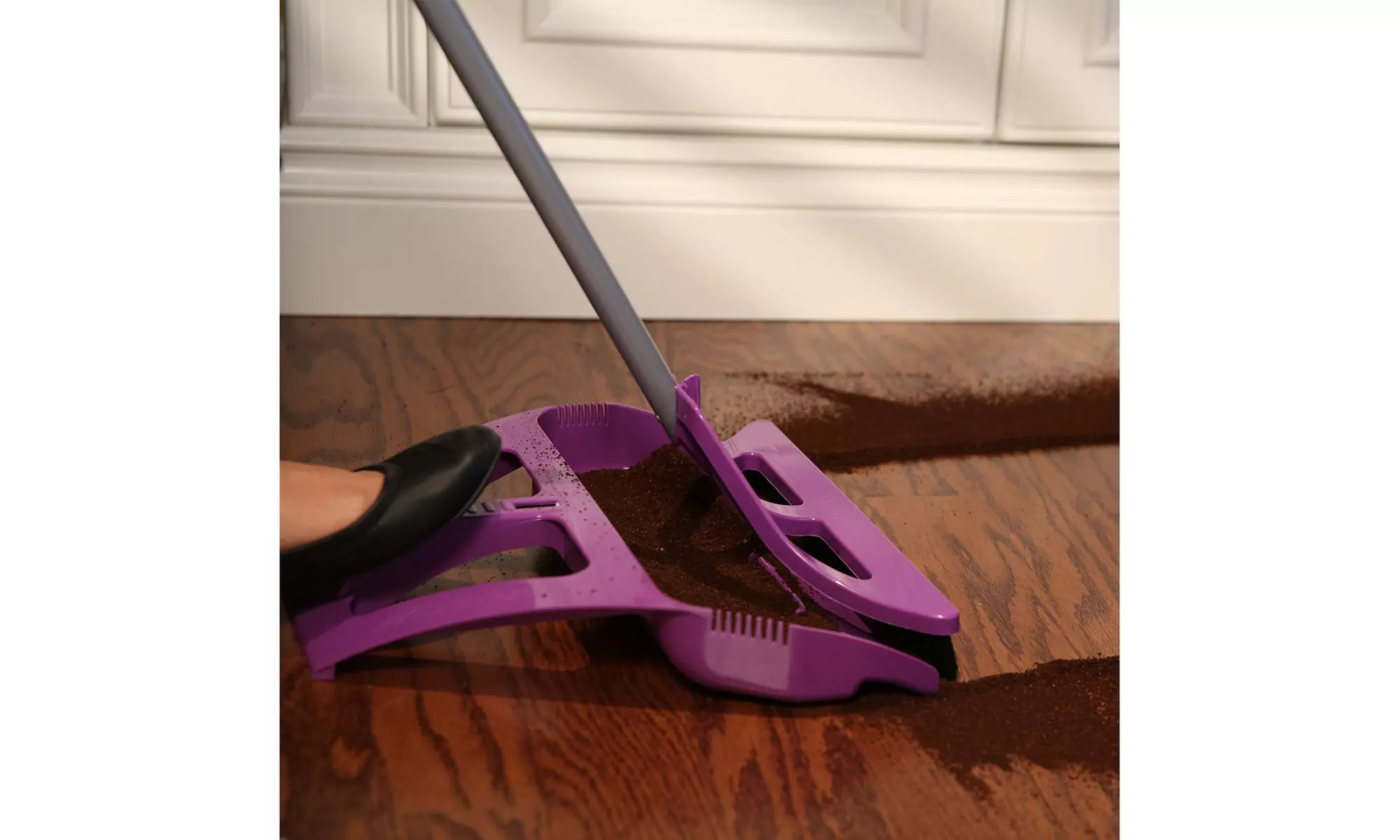 WISPsystem Best 90 Degree Angle Broom with Dustpan and w/Bristle Seal Technology - Primary Image