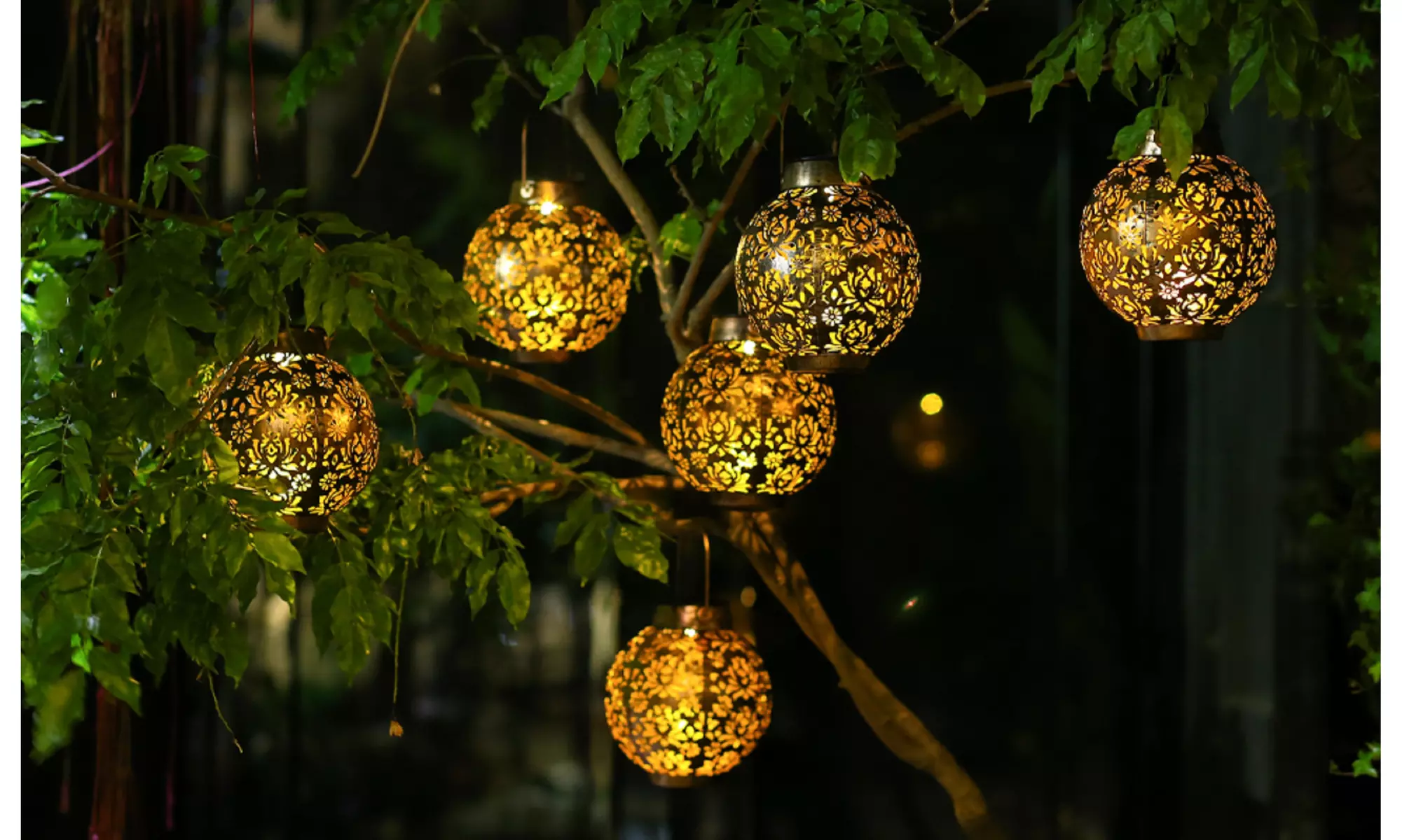 Solar Outdoor Lights Garden Lantern Retro Metal Outdoor Hanging Decorative Lamp
