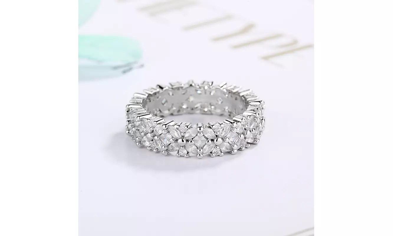 18K White Gold Marquise-Cut Flower Ring with crystals from Swarovski