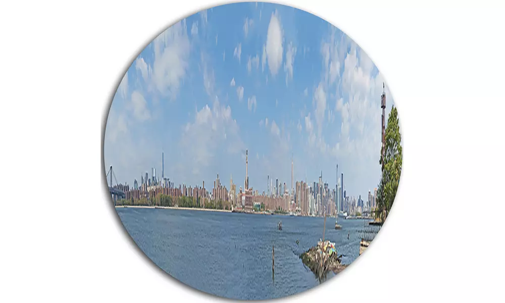 New York Skyline from East River Side' Cityscape Circle Metal Wall Art - Second Medium
