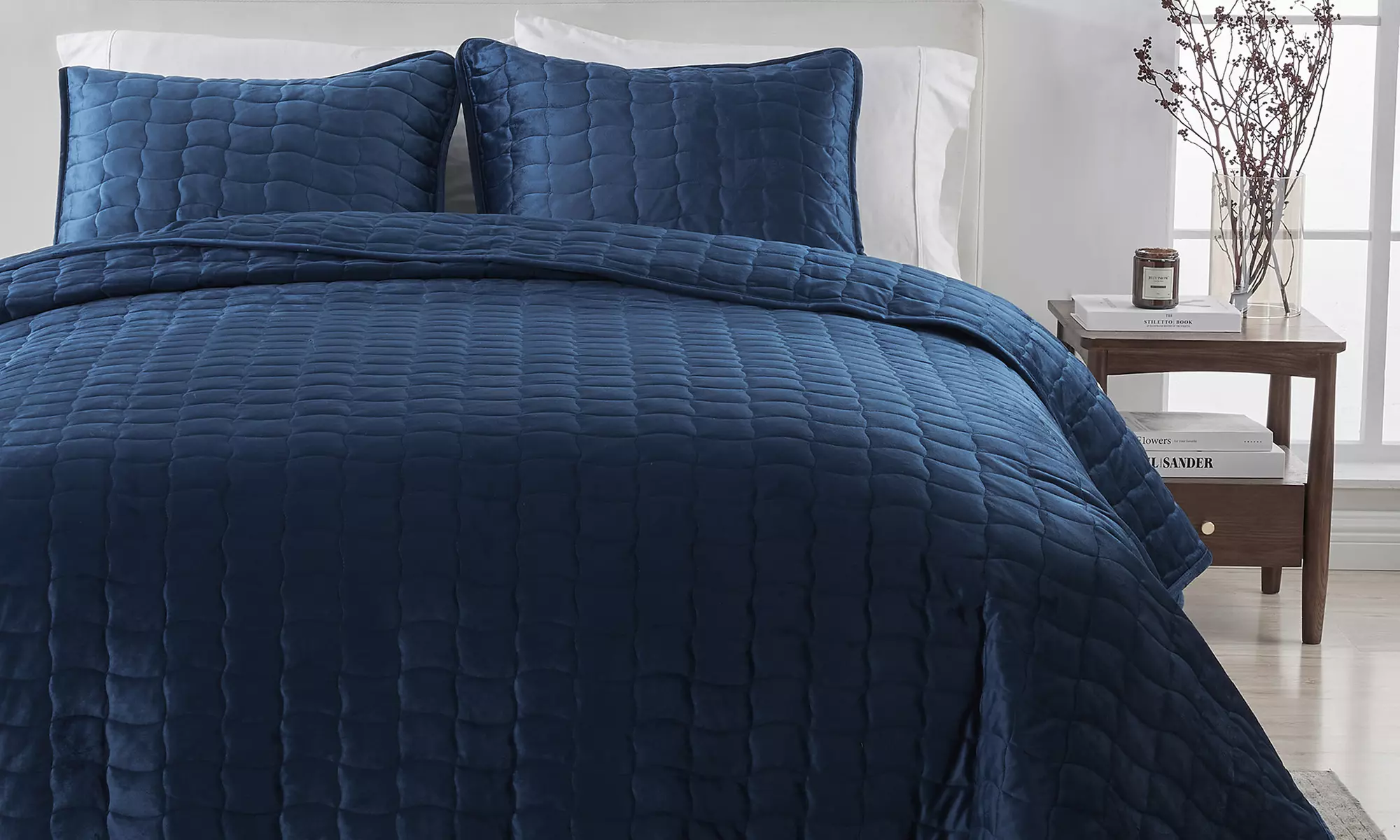 FreshFolds Luxury Velvet Stitched Quilt Set