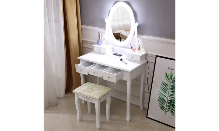 dressing table with bulbs