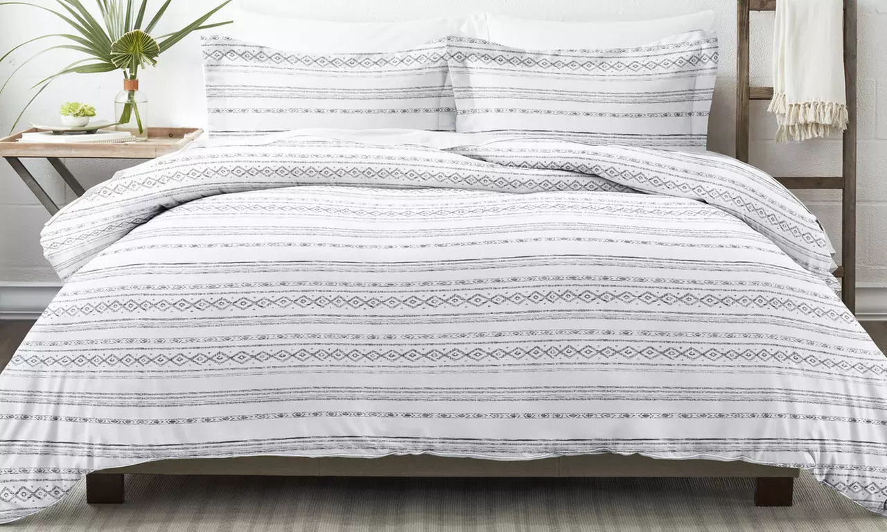 Home Collection Premium Ultra Soft Geo Threads Pattern 3 Piece Duvet Cover Set - Primary Image