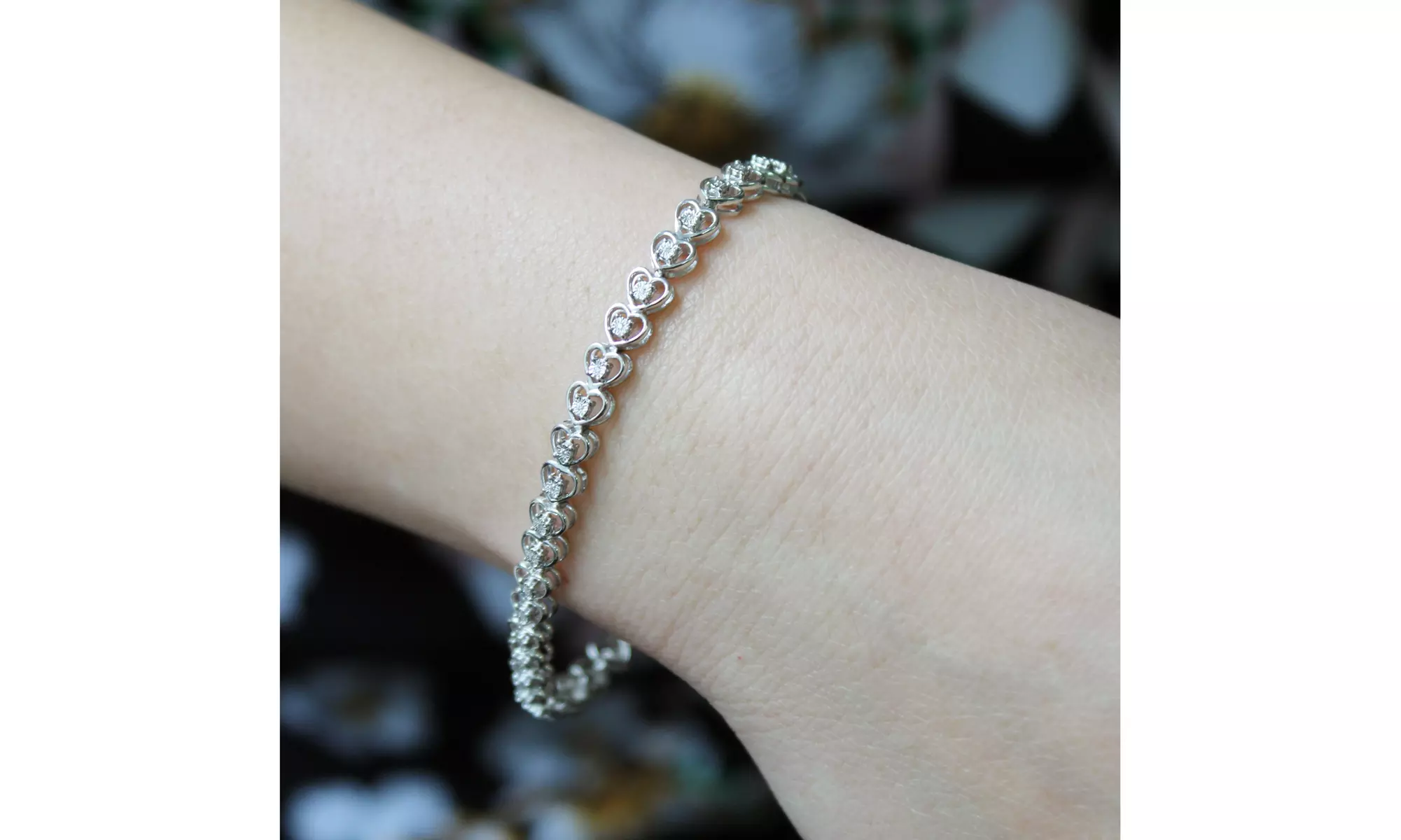 1/8 Carat tw Diamond Heart Tennis Bracelet in 925 Sterling Silver (7 Inches)