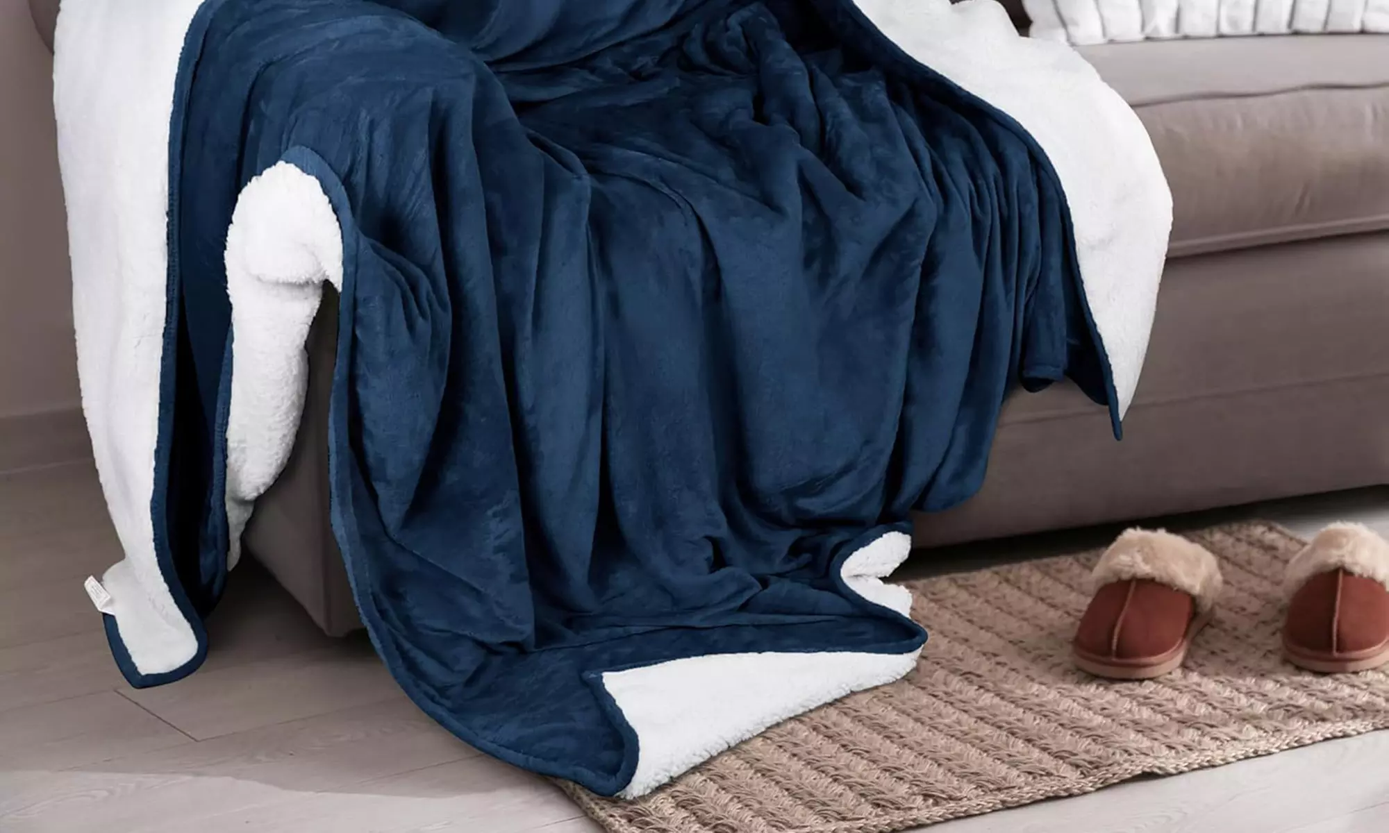 Ultra-Soft Velvet Plush Reversible Sherpa Blanket