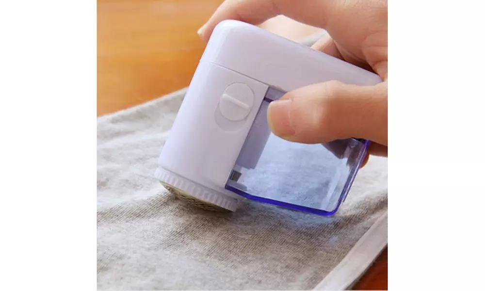 Electric Fuzz Cloth Pill Lint remover - Primary Image