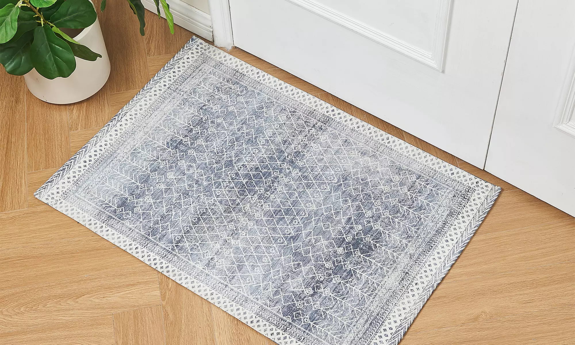 FreshFolds Geometric Patterned Non-Slip Rug