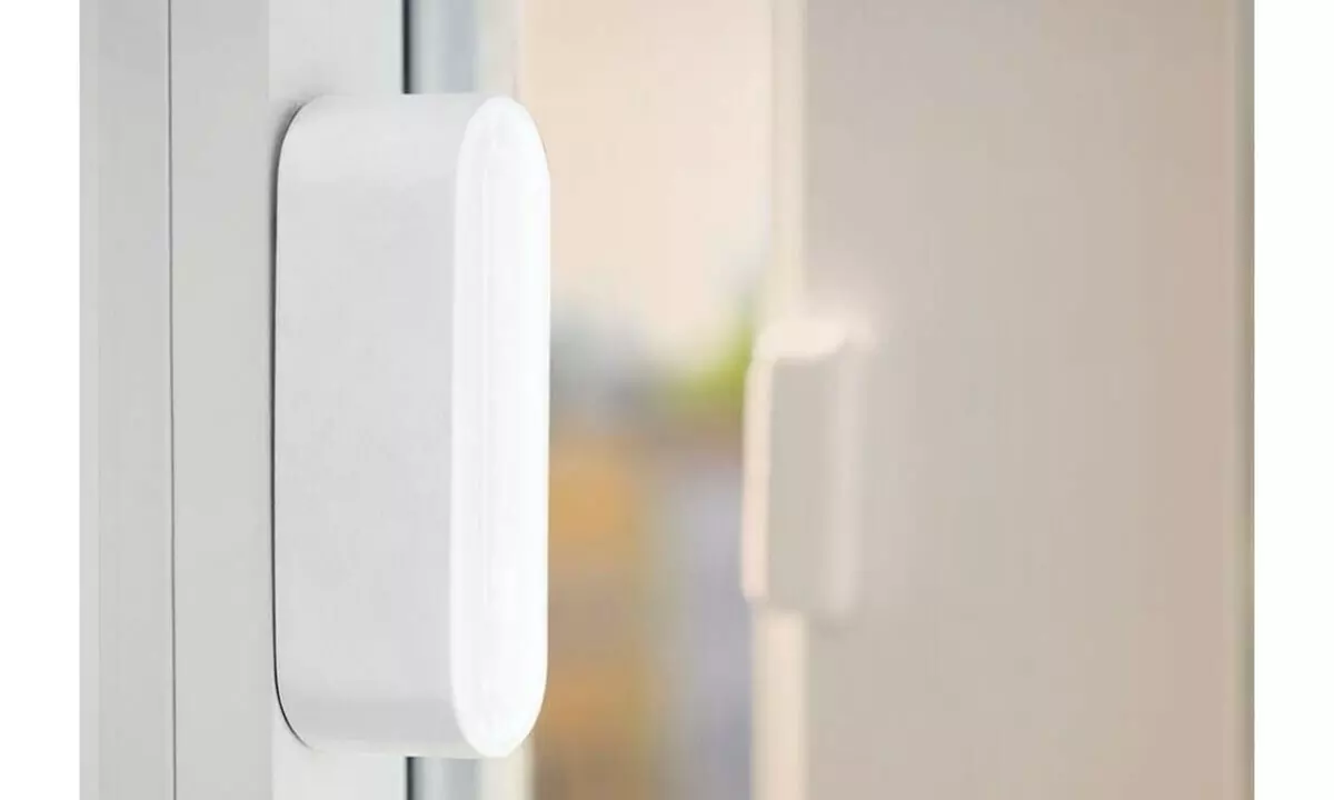 Z-Wave Smart Door - Window Sensor Compatible with Samsung SmartThings Hub - Primary Image