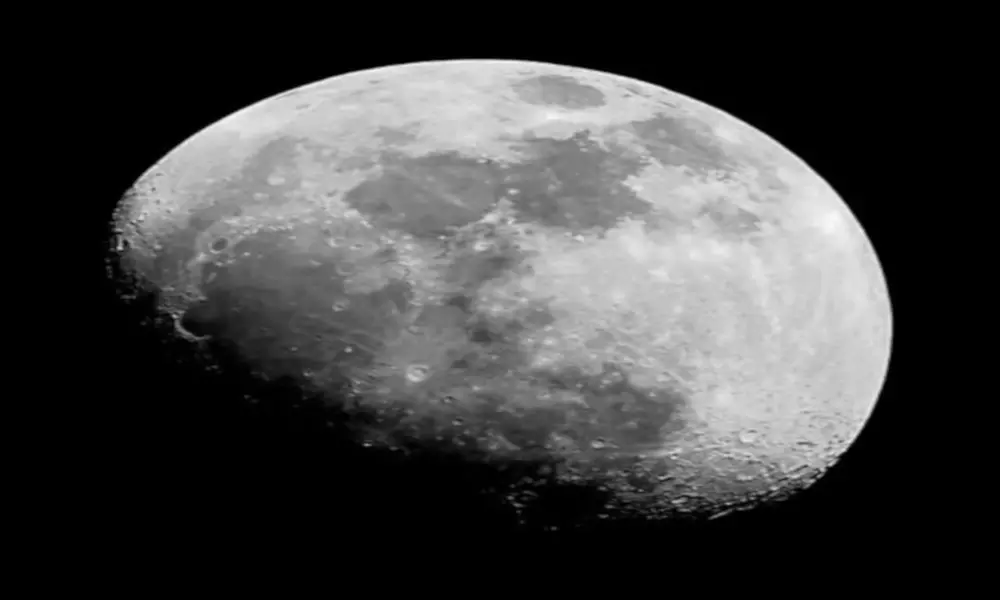 650-2600mm f/8 Sports & Wildlife Super Zoom Lens for Canon DSLR Cameras - Second Medium