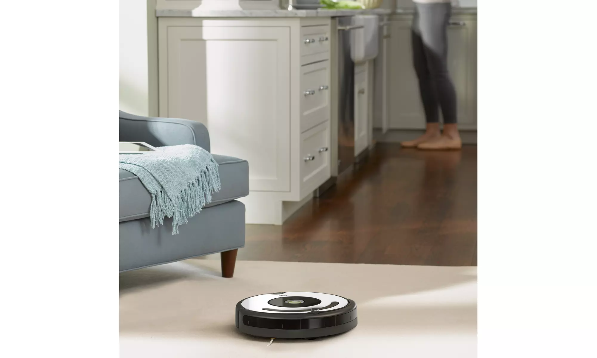 iRobot Roomba 670 Robot Vacuum-Wi-Fi Connectivity - Second Medium