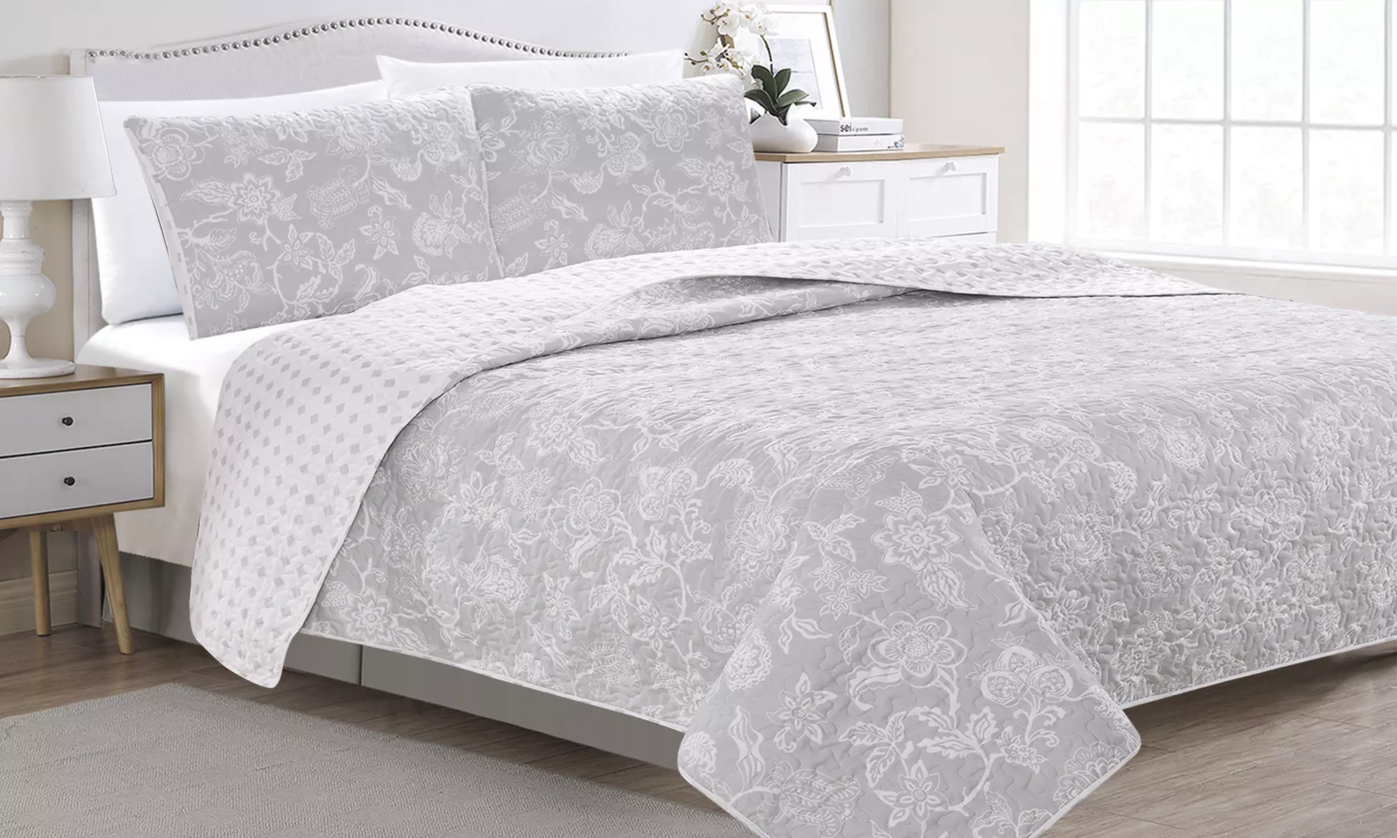 Reversible Floral Bloom Quilt Set Bedspread (2- or 3-Piece)