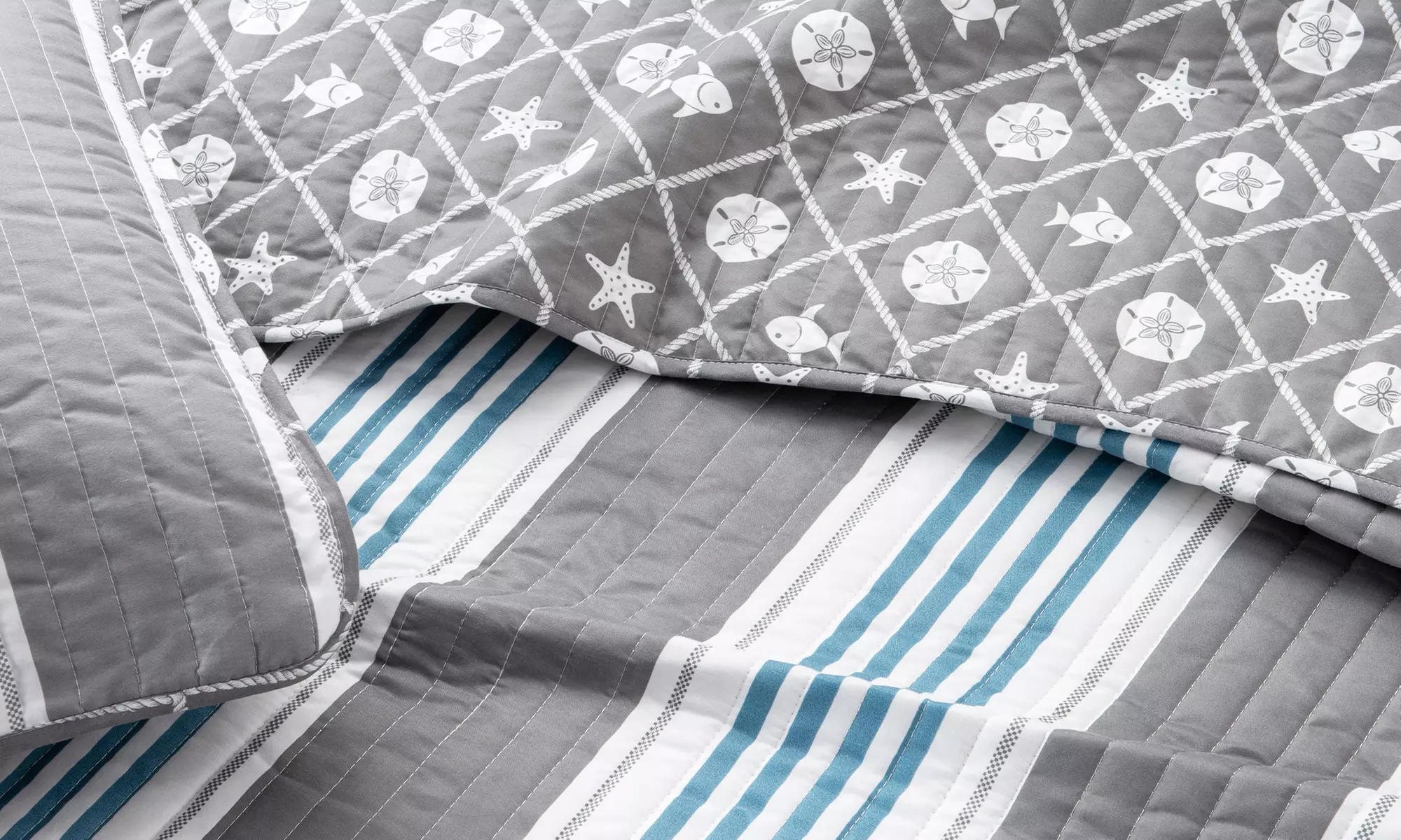 Nautical Microfiber Reversible Quilt Set With Shams