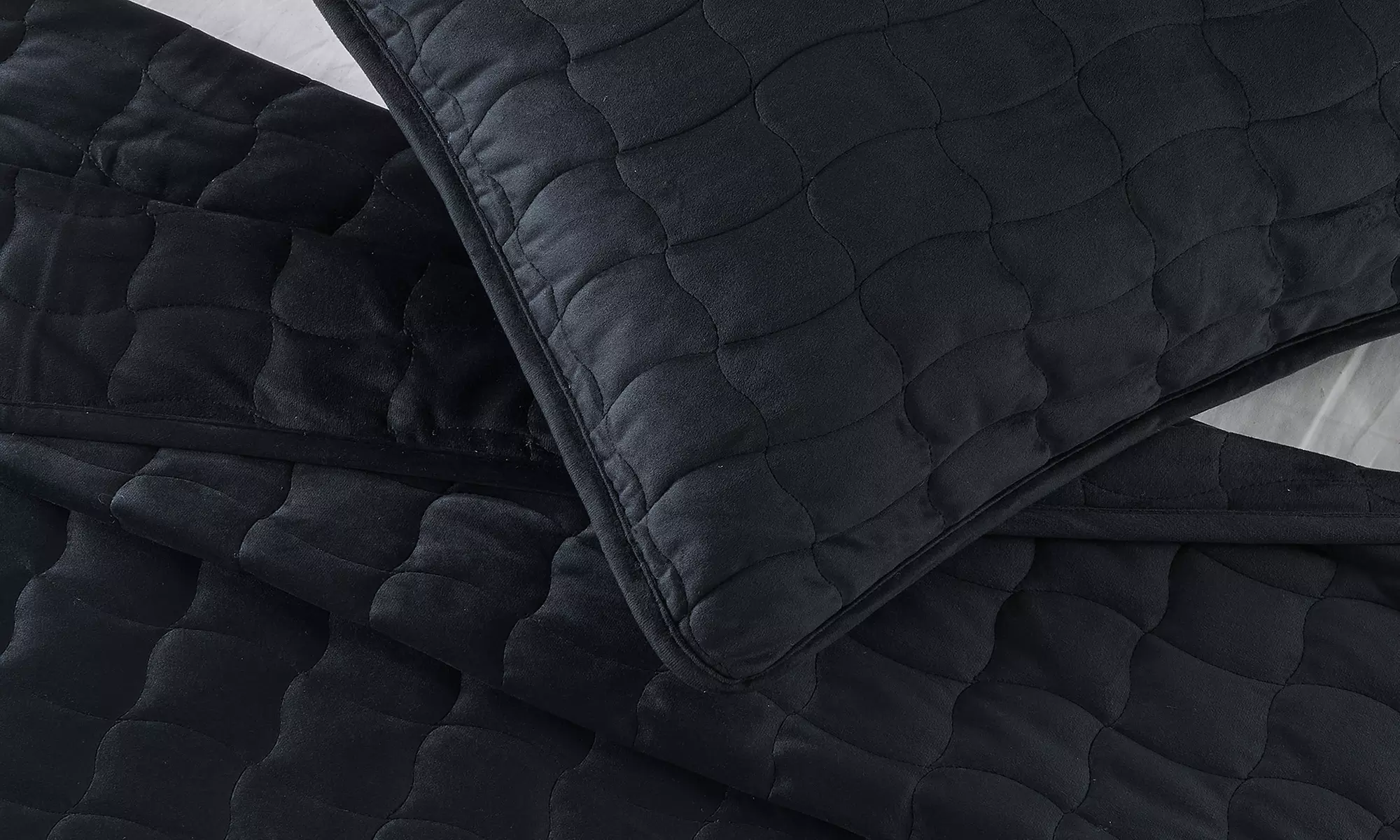 FreshFolds Luxury Velvet Stitched Quilt Set