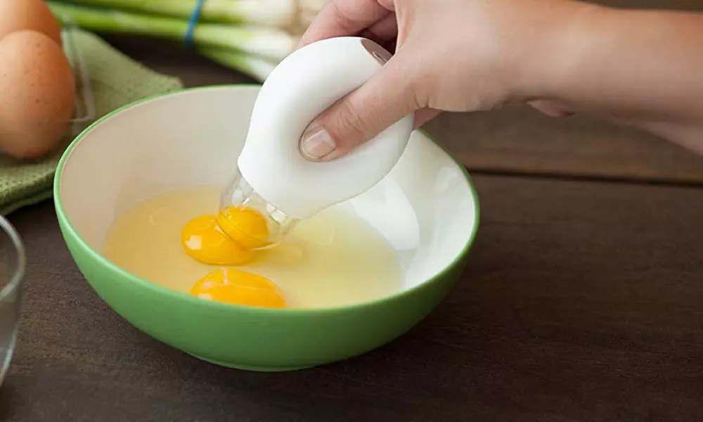 Quirky Pluck Squeeze and Release Egg Separator Extractor - Primary Image