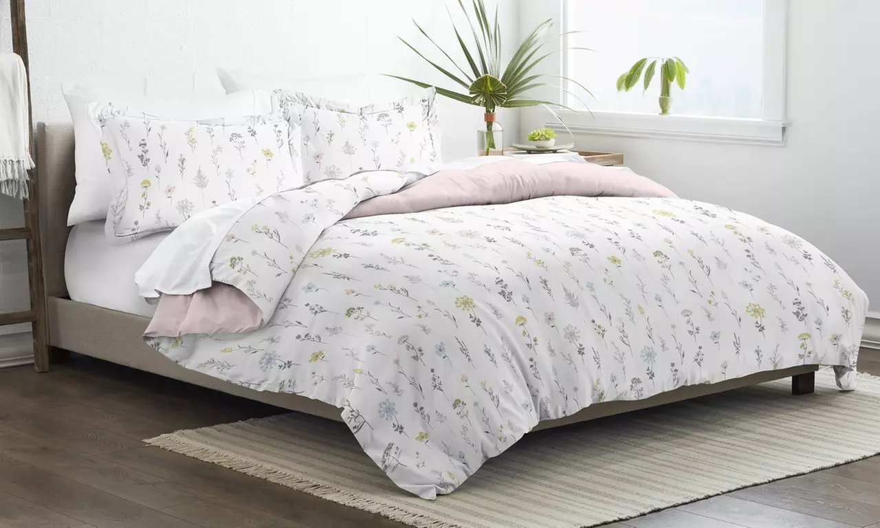Home Collection Wild Flower Pattern 3 Piece Reversible Duvet Cover Set - Primary Image
