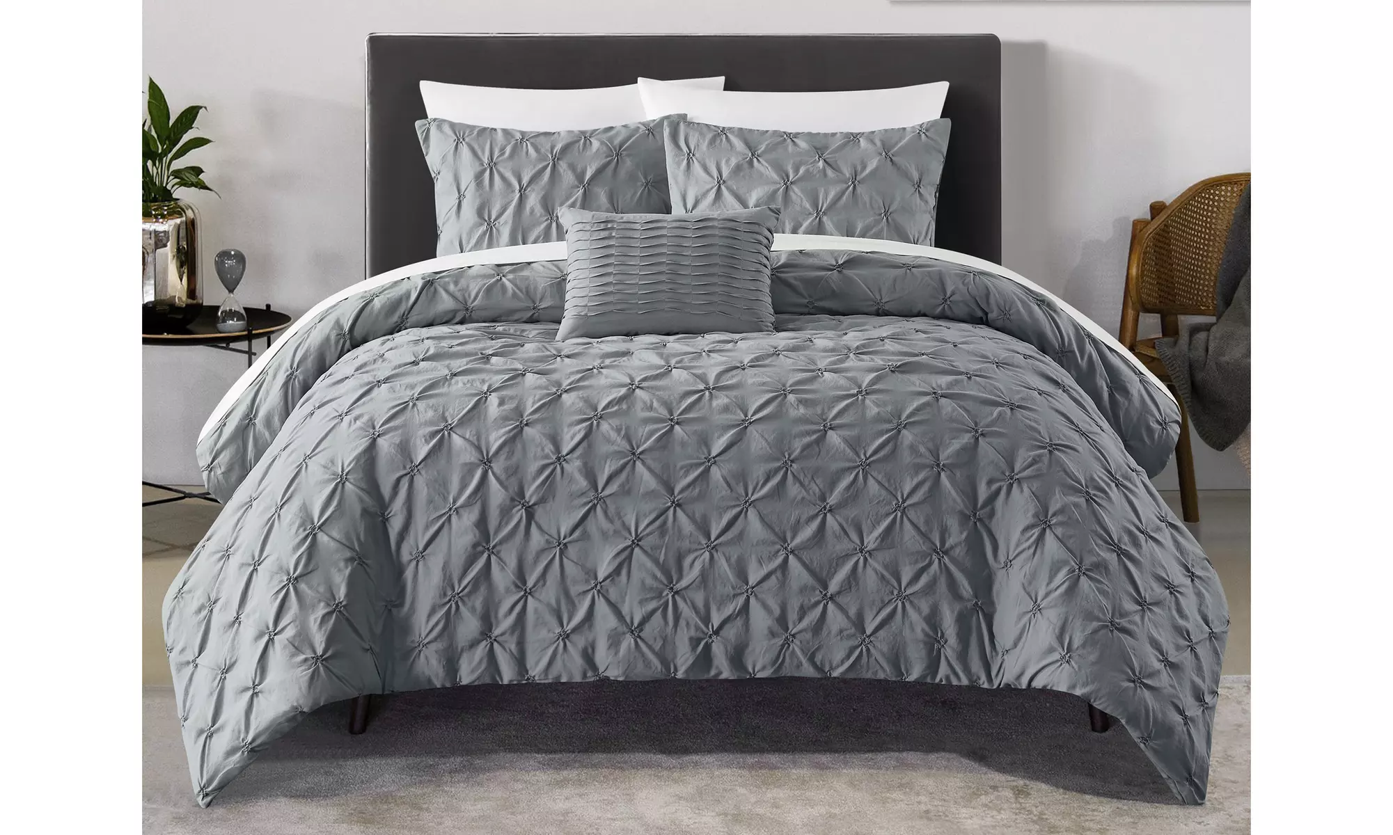 Bradferd 4 Piece Comforter Set Diamond Pinch Pleat - Primary Image