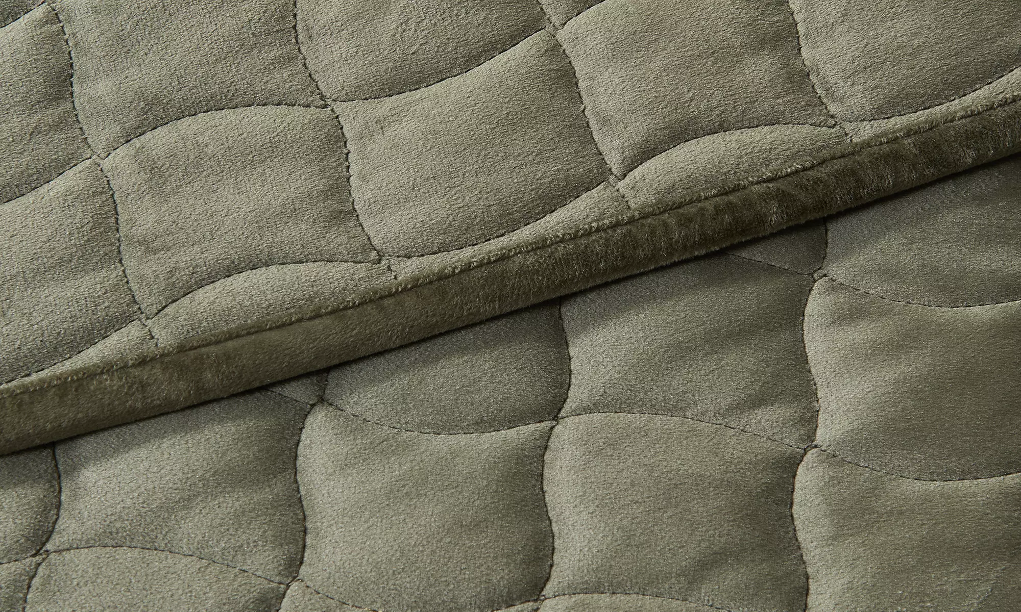 FreshFolds Luxury Velvet Stitched Quilt Set