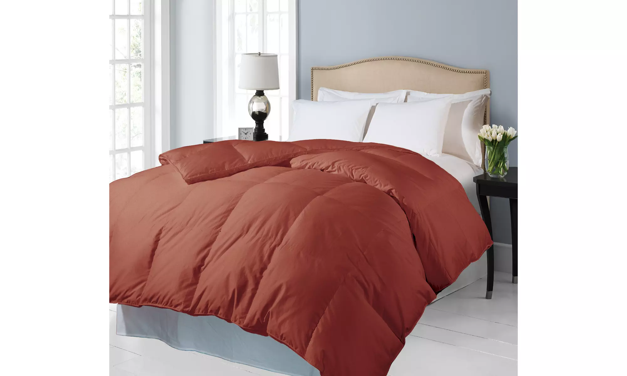 700 TC Cotton Hypoallergenic Down Alternative Comforter  - Primary Image